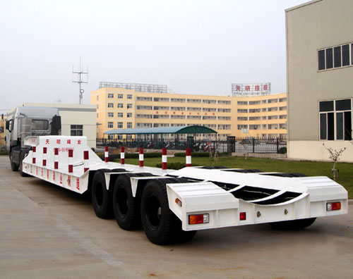 工程低平闆挂車